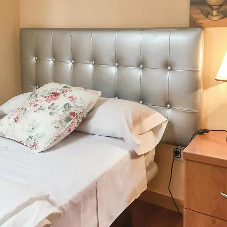 Five-bedroom Holiday In De La Ribera Mieza